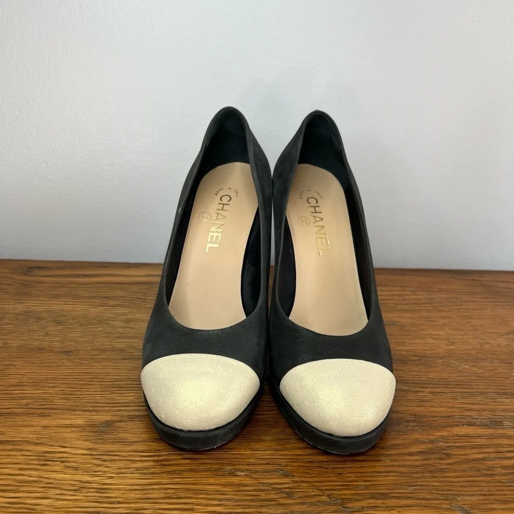 CHANEL Size 38 • Dark Green Suede Platform Pumps Heels EUC.
